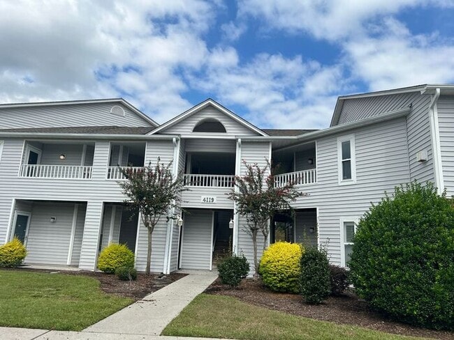 Primary Photo - Breezewood Condo, 2 Brd/2bath, center of W...