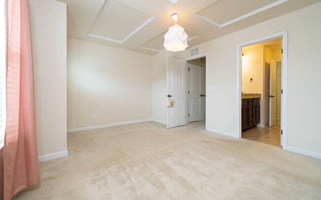 Building Photo - 2 Bedroom, 2.5 Bath Townhome w/ Loft and S...