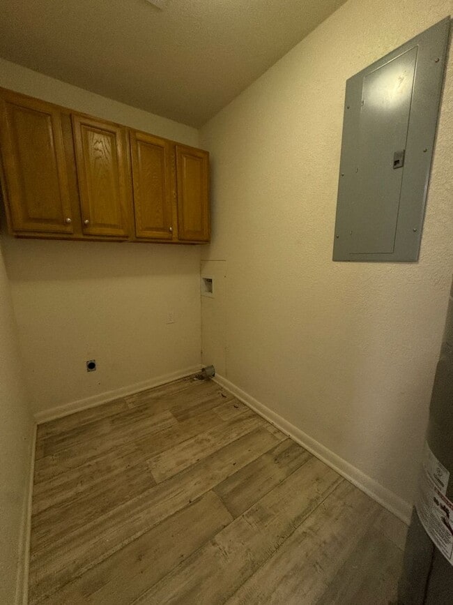 Building Photo - 212 S Magnolia Dr