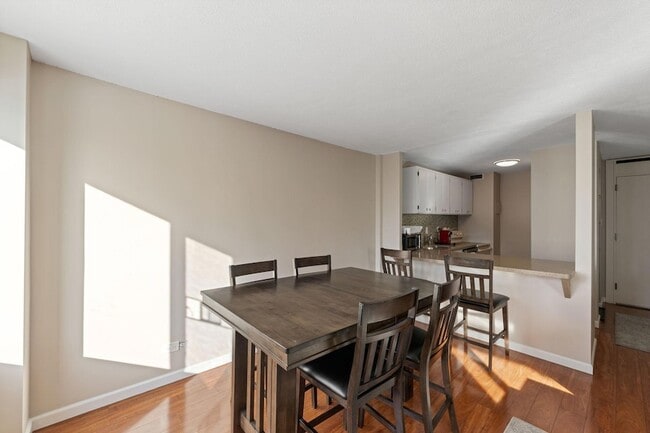 Building Photo - 19 S 1st St