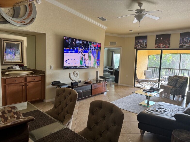 Building Photo - 9844 Venezia Cir