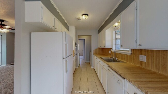 Building Photo - 1107 Braeswood Dr