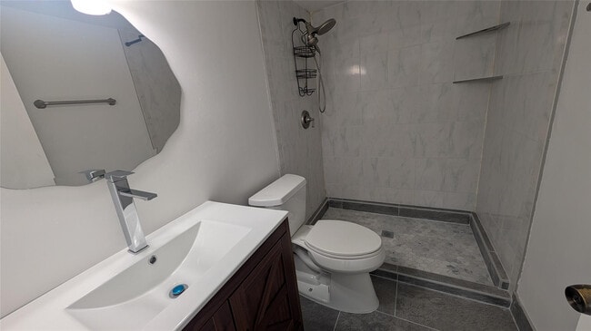 Building Photo - 2372 NW 39th Ave