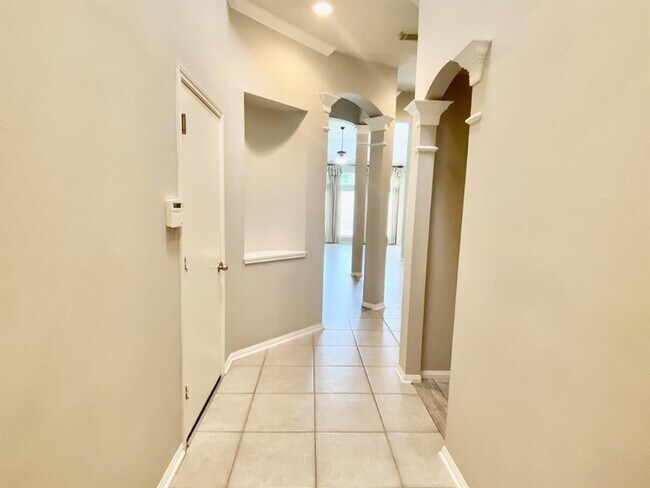 Building Photo - 7807 Highland Glen Dr