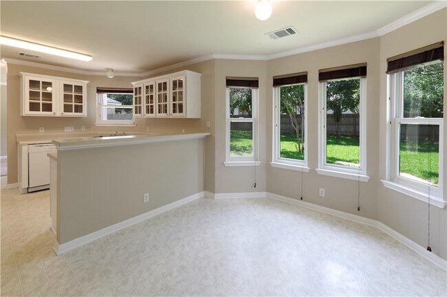 Building Photo - 807 Camino Real Dr