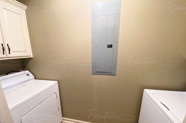 Building Photo - 2BR/2BA Duplex Near McNeese | W/D Included | Built-In Workspace