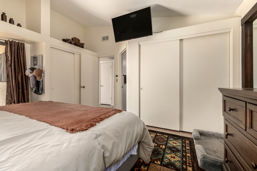 Building Photo - 8735 E Moreland St