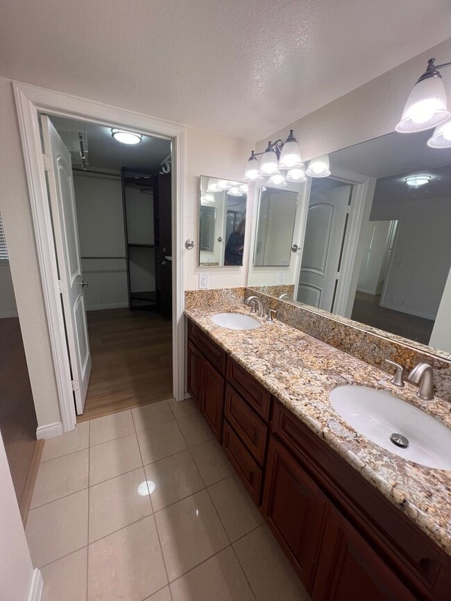 Building Photo - Camarillo - Single story, four bedroom, two bathroom home