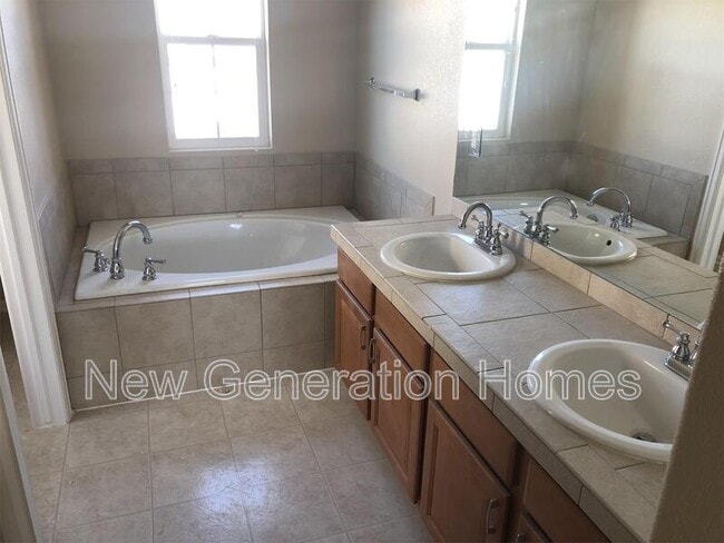 Building Photo - 815 Diamond Rim Dr
