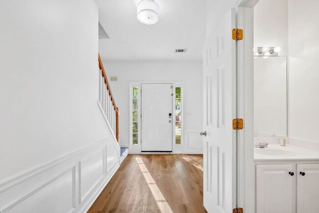 Building Photo - 5840 Haterleigh Dr