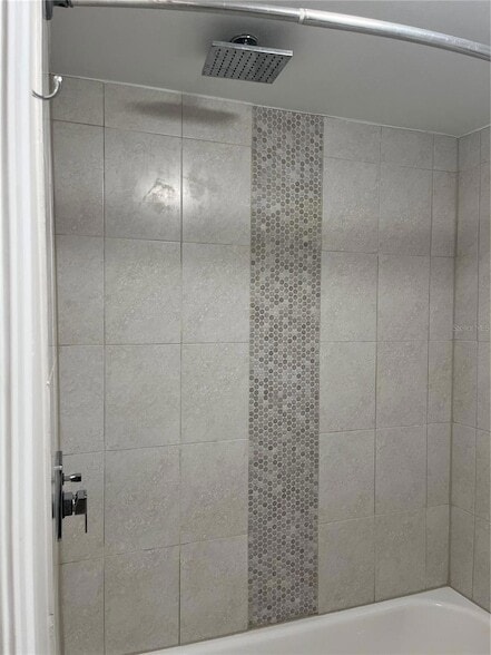 Building Photo - 528 Golden Raintree Pl