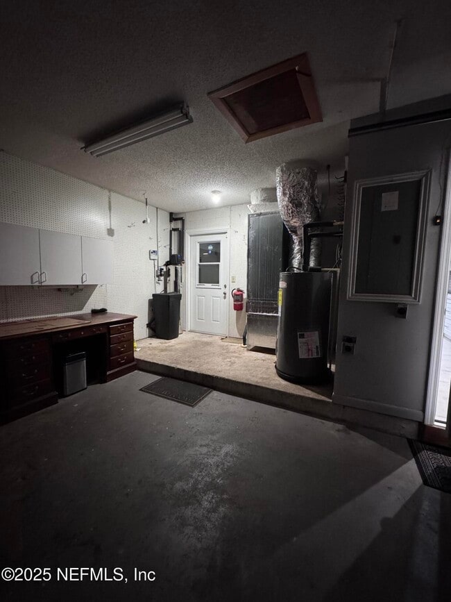 Building Photo - 7335 Floral Ridge Dr