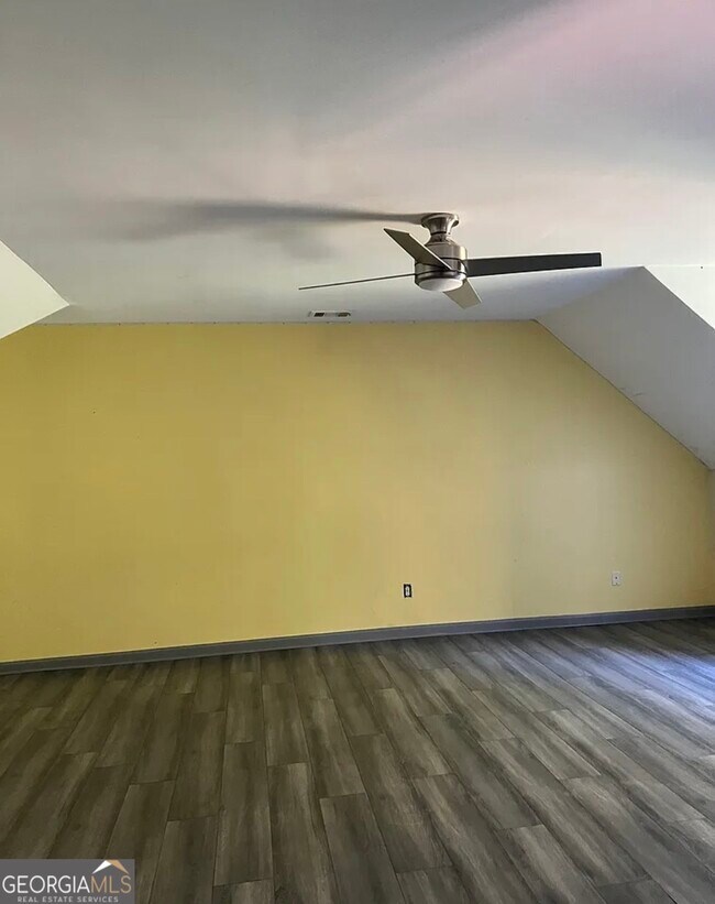 Building Photo - 3335 Prairie Dr