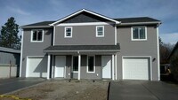 Building Photo - Spacious 3 Bedroom 2.5 Bath Duplex in Post Falls