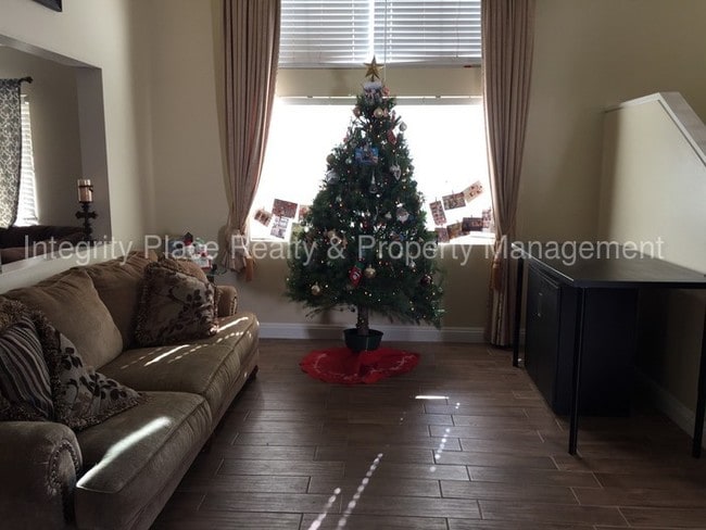 Building Photo - Parkside Green Gated Community