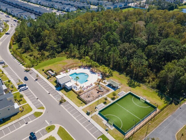 Building Photo - 4702 Sleepy Hollow Dr