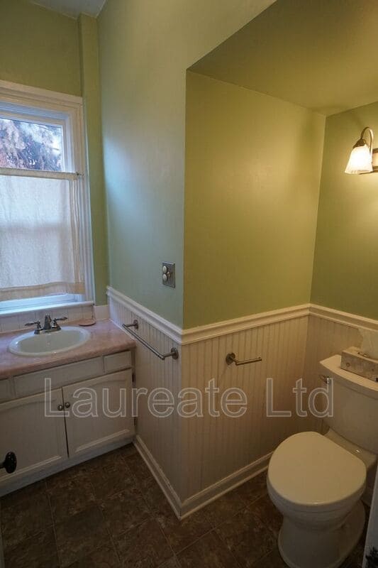 Building Photo - 39 Sherman St