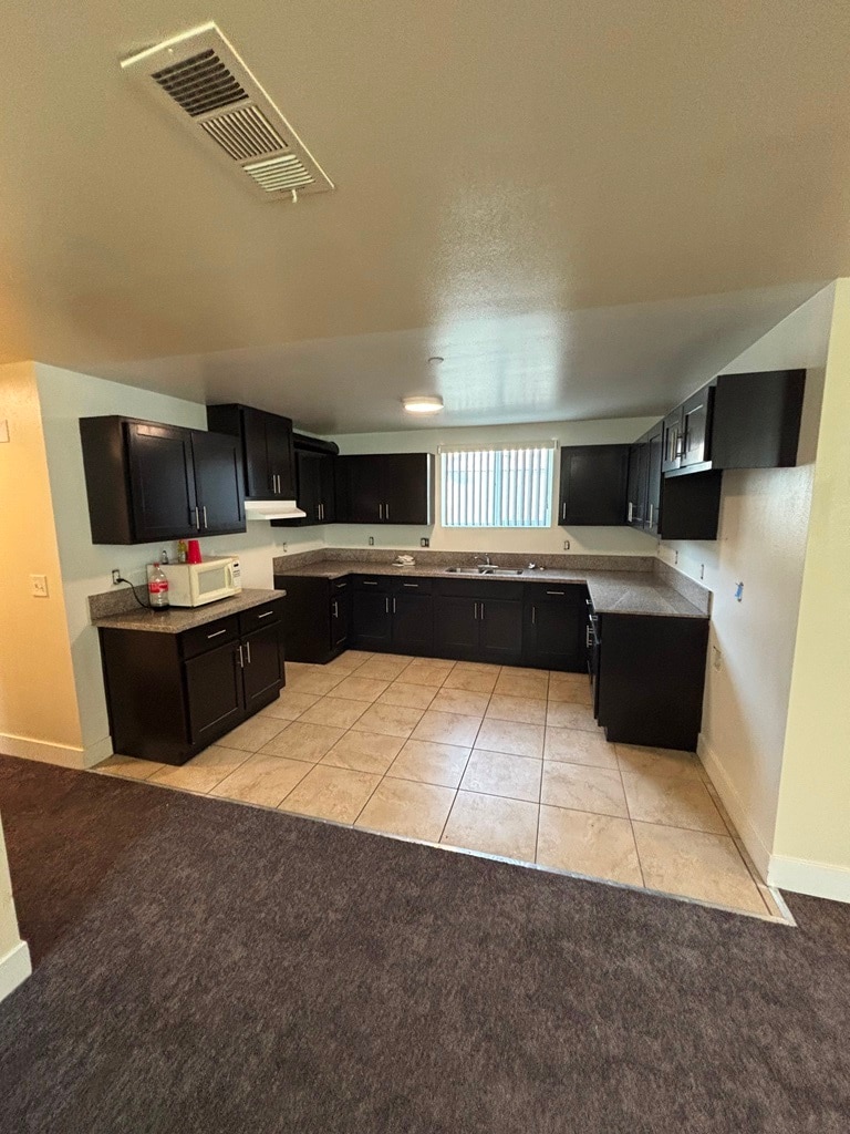 Building Photo - 632 W 94th St