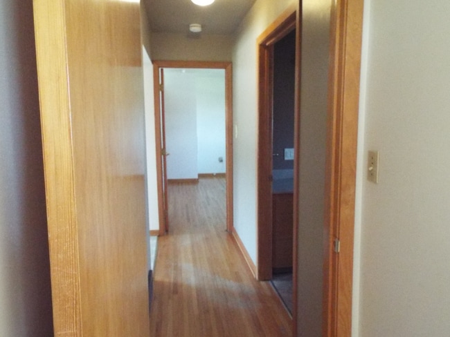 Building Photo - 453 4th Ave