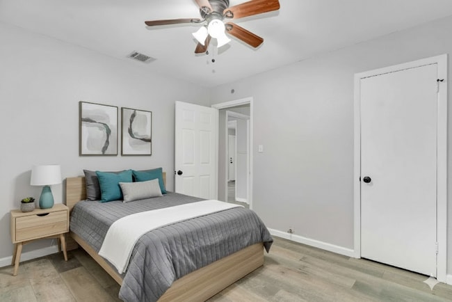 Building Photo - Cozy 2 Bedroom 1 Bath Duplex in Cleburne TX. 50% off One Month’s Rent!