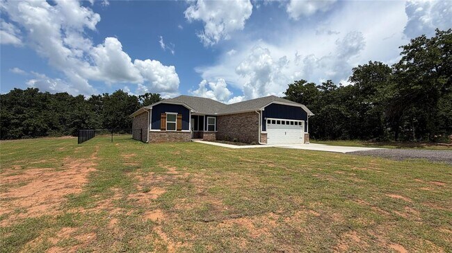 Building Photo - 17009 Oak Dr