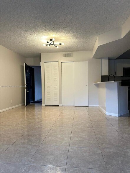 Building Photo - 8781 Wiles Rd