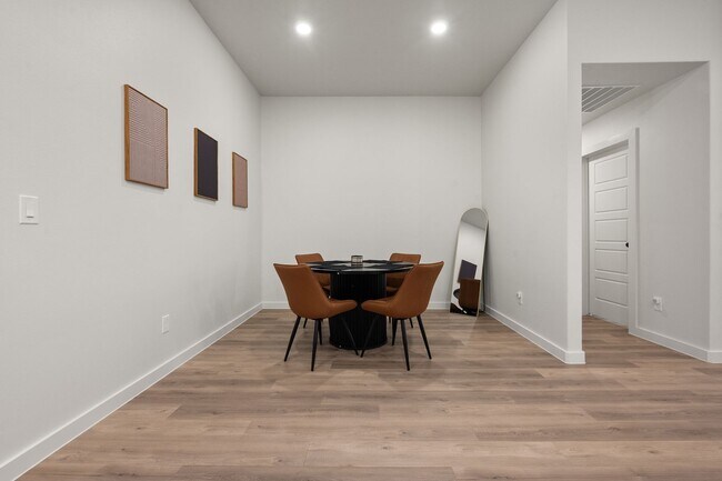Building Photo - Modern 3BR Retreat Near TTU | Stylish Fully Furnished Home with Spacious Backyard