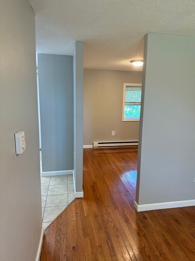 Building Photo - One bedroom Southwick Ma U-13