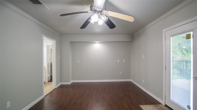 Building Photo - 3406 Deerwood Ln