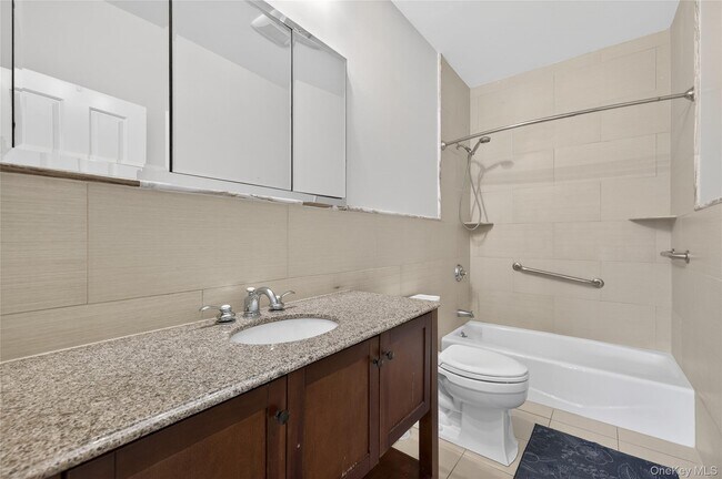 Building Photo - 24 Bayville Ave