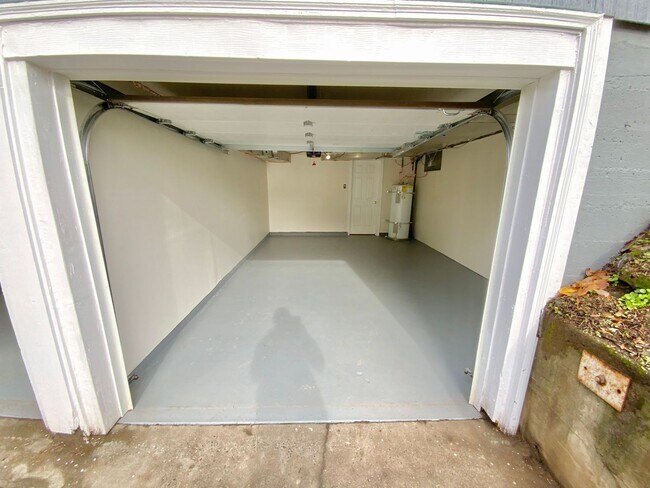Building Photo - Beautiful Townhouse with Fenced Yard, Garage, and AC