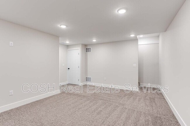 Building Photo - 8447 W 37th Ct N