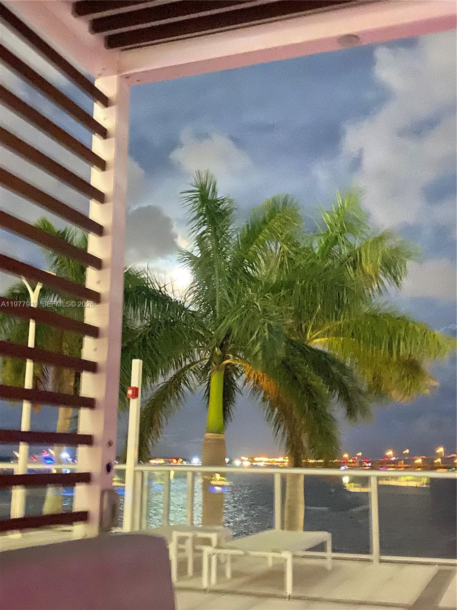 Building Photo - 1541 Brickell Ave