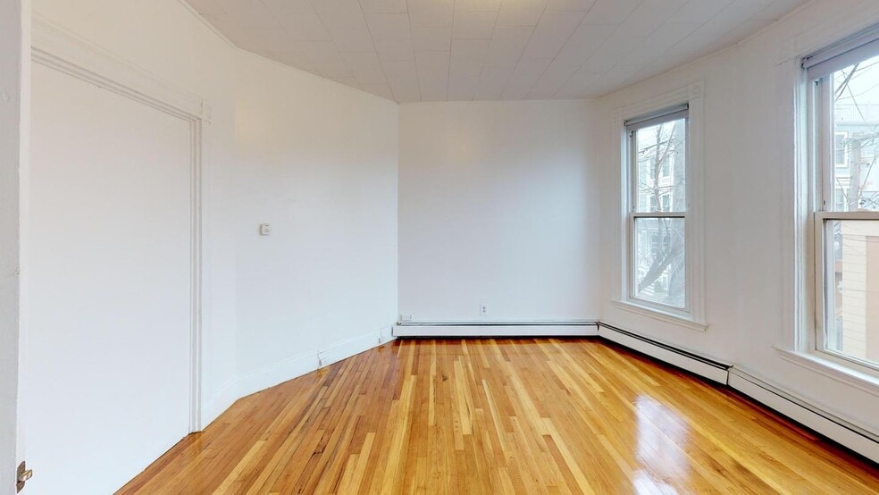Building Photo - 6 Roseclair St