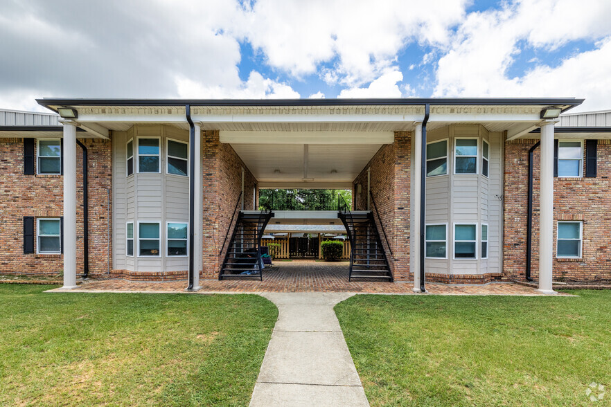 Primary Photo - Courtyard Apartments at Cordova