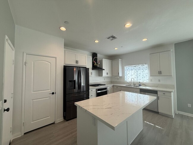 Building Photo - New Victorville 5 Bedroom + 3 Bathroom!