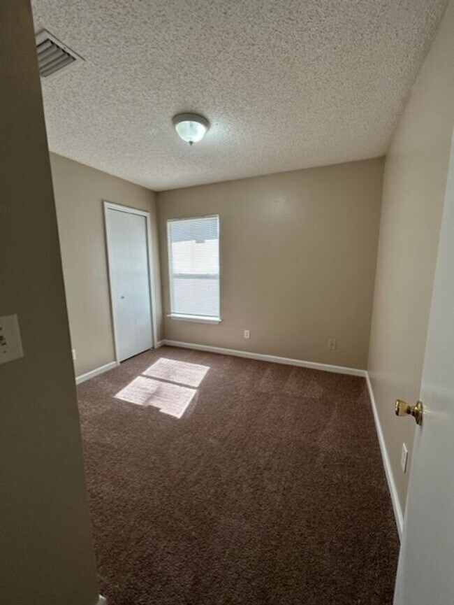 Building Photo - 950 Wynfield Cir