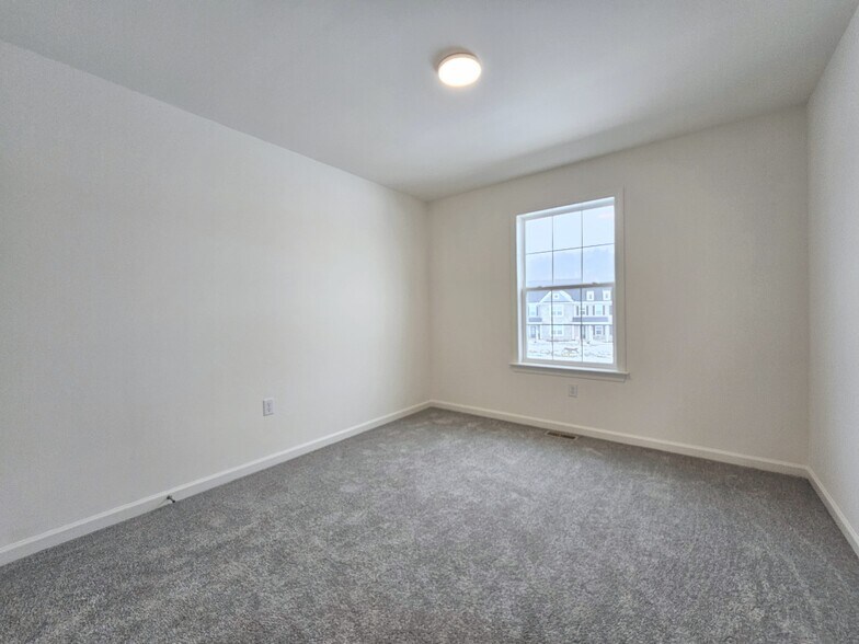 Building Photo - 2457 Spring Water Cir