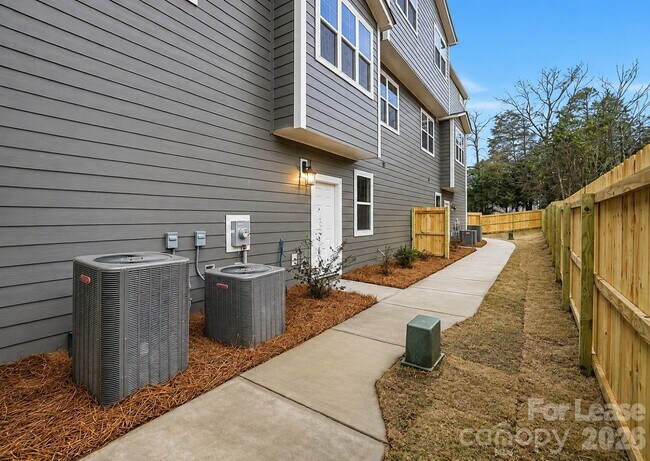 Building Photo - 8935 Sharonbrook Dr