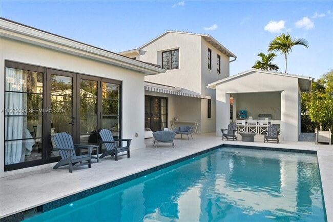 Building Photo - 2015 Country Club Prado