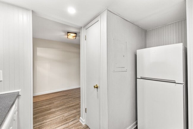 Building Photo - Discover the most affordable home in Belle Forest, located in Nashville's highly coveted 37221 zi...