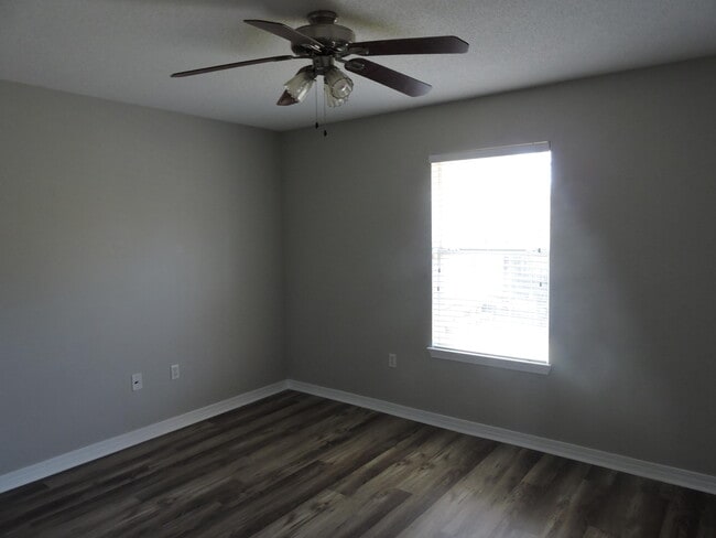 Building Photo - 4862 Leyland Ln