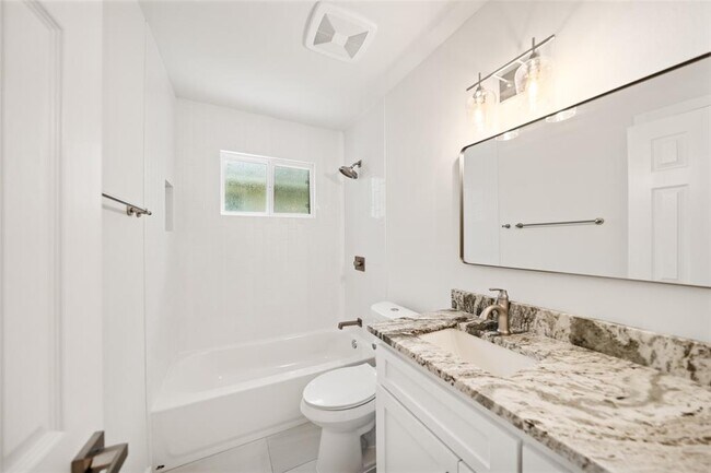Building Photo - 18 Tulip Hill Ct