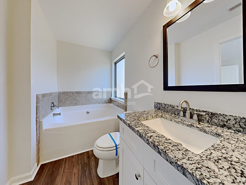 Building Photo - 4740 Baldwin Dr