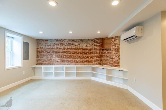 Building Photo - Excellent English Basement in Parkview!