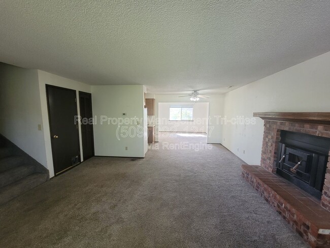 Building Photo - 8831 W Entiat Ave