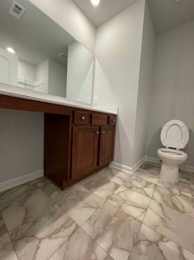 Building Photo - 112 Briarwood Dr E