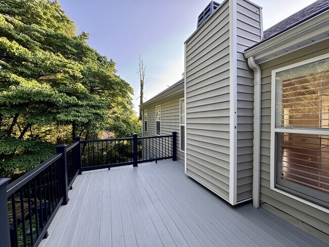 Building Photo - 220 Konawa Ln