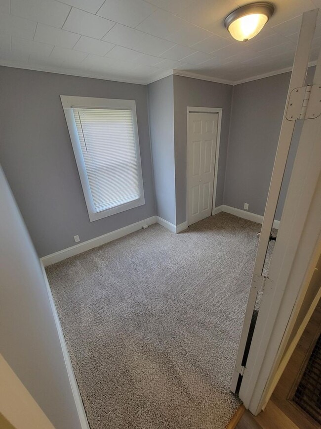 Building Photo - Great 3 bed 1 bath home coming in August!