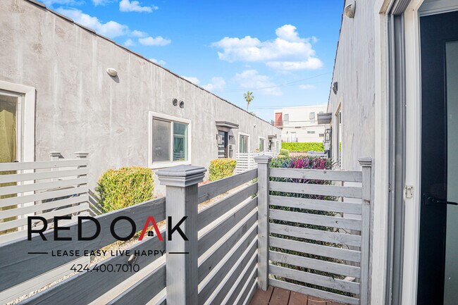 Building Photo - 836 Van Ness Ave